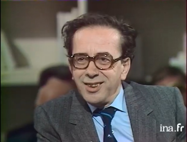 Ismaíl Kadaré en 1988, durante una entrevista en la televisión francesa. Foto: Institut National Audiovisuel